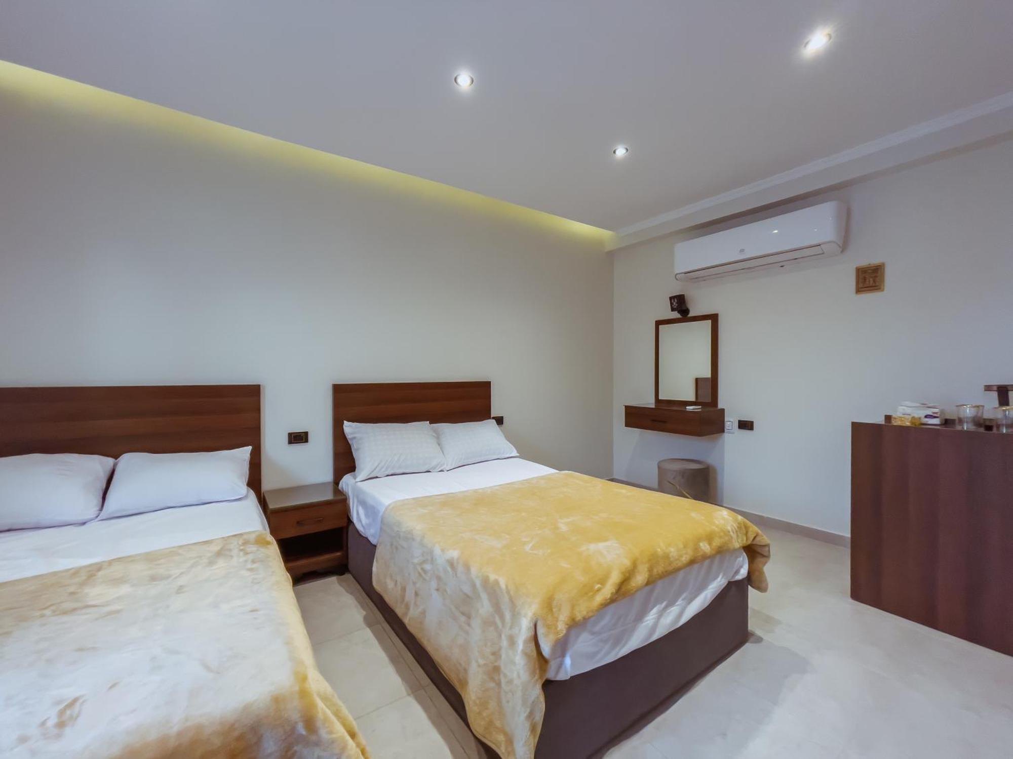 King Khufu Pyramids View Hotel Kafrat al Jabal Room photo