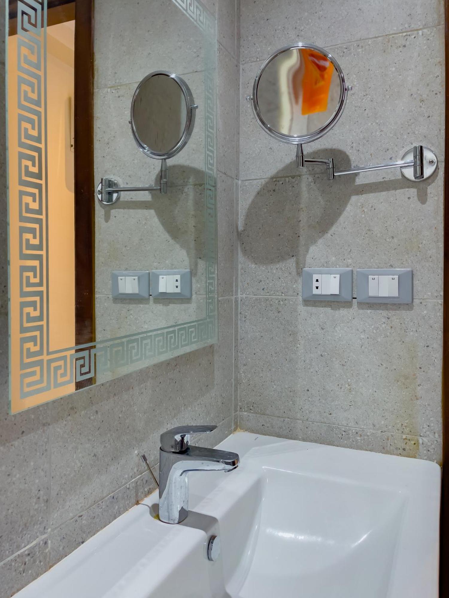 King Khufu Pyramids View Hotel Kafrat al Jabal Room photo